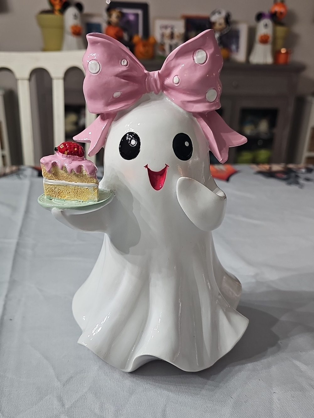 New! Pink Bow Cake Ghost